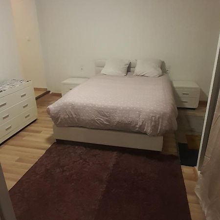 Charmant F3 Avec Terrasse Перпинян Екстериор снимка